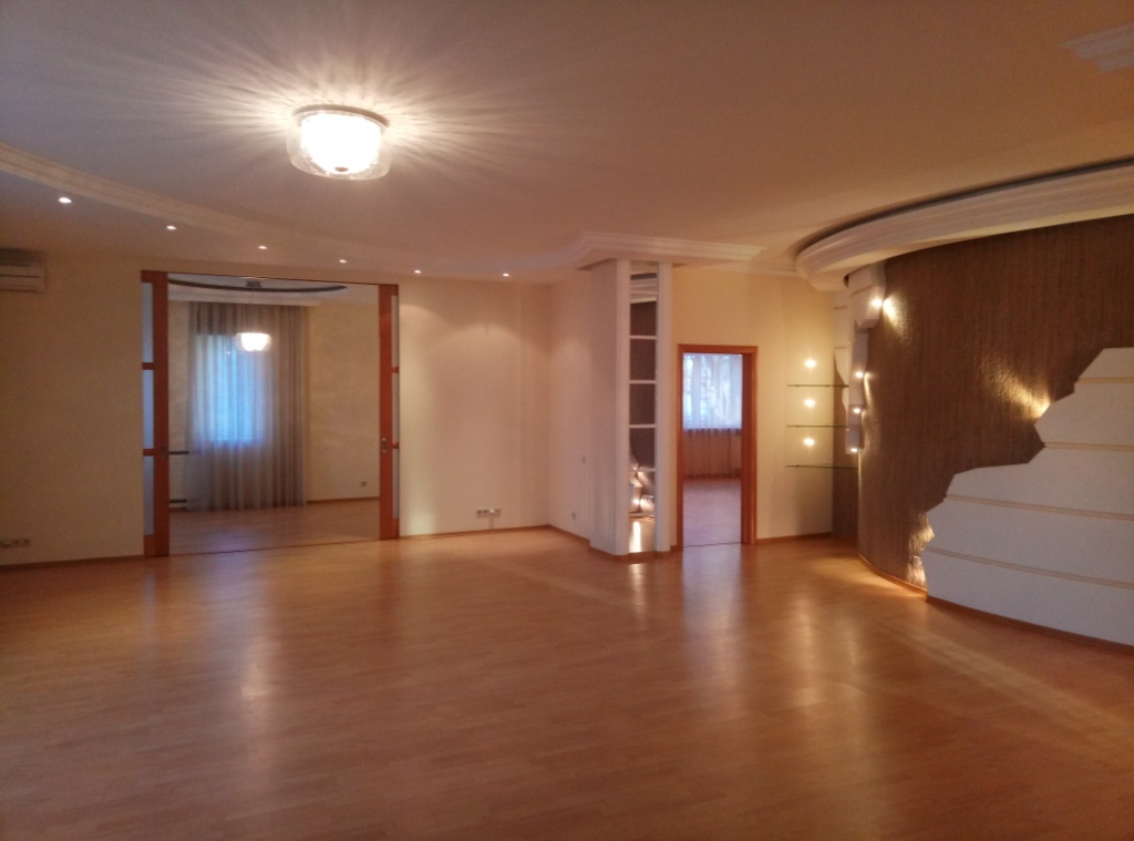 Квартира по офис 280 м2. ул. Тургеневская 28А